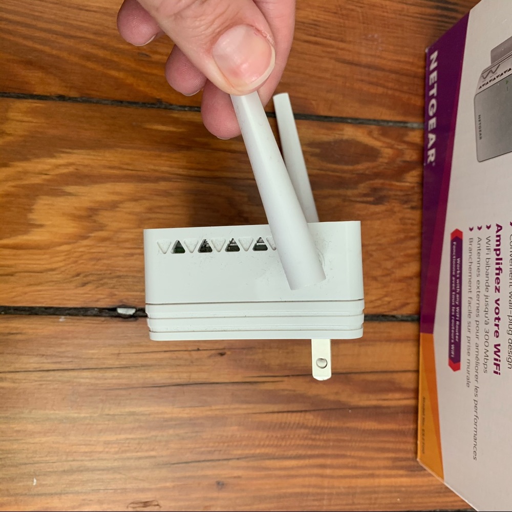 Netgear Wifi Range Extender Plug In - Picture 6 of 8